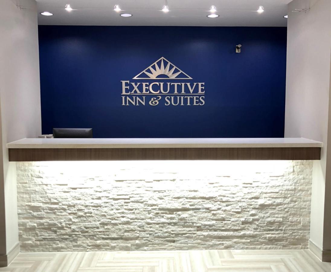 Executive Inn And Suites Joaquin Екстериор снимка