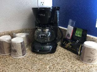 Executive Inn And Suites Joaquin Стая снимка