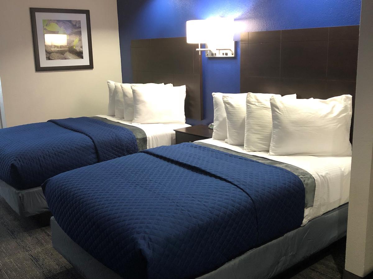 Executive Inn And Suites Joaquin Екстериор снимка